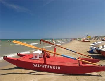il salvataggio sulla spiaggia di rimini, sicurezza e rispetto