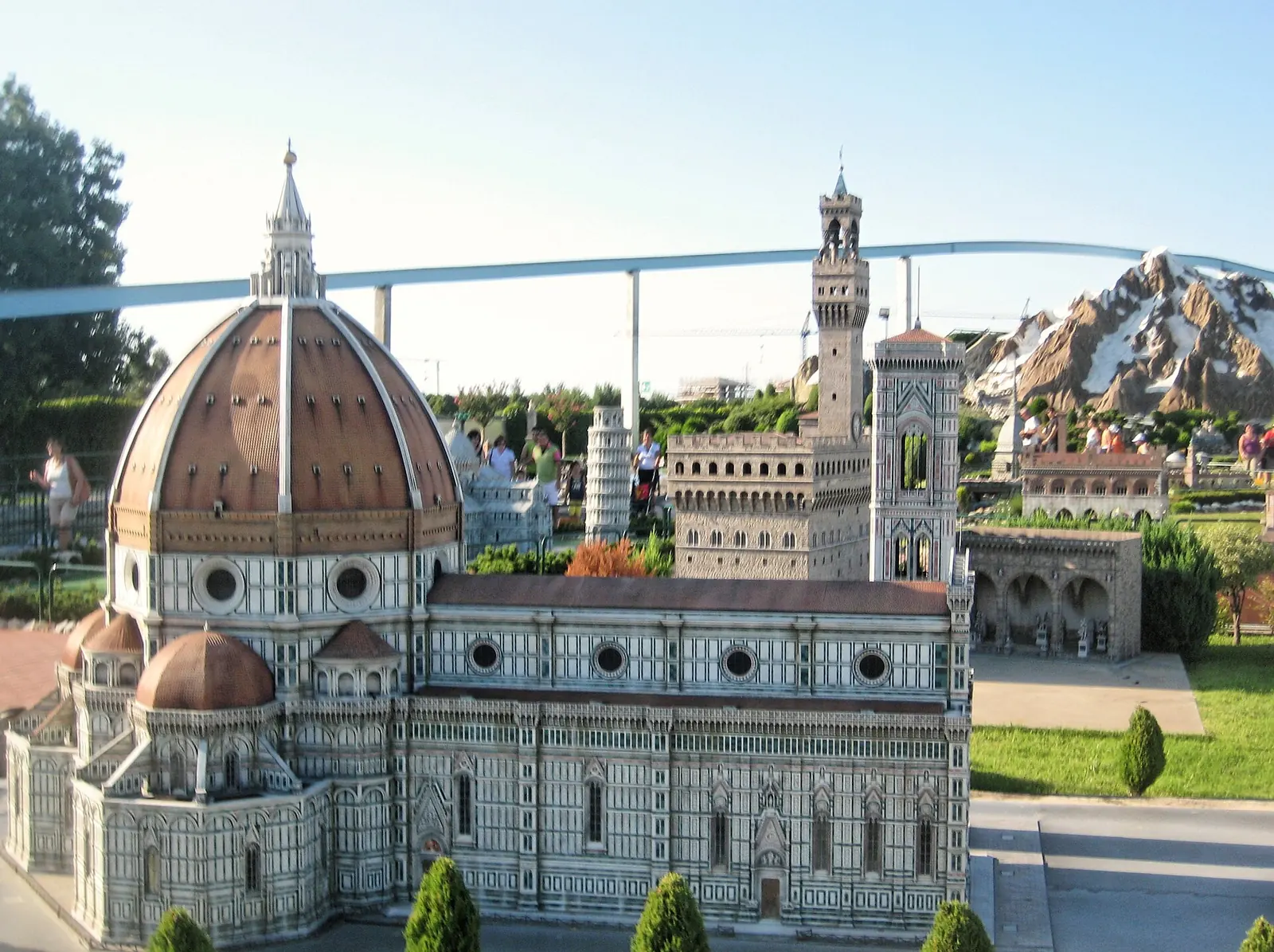 La riproduzione in scala del Duomo di Firenze e di Palazzo Vecchio nel parco Italia in Miniatura di Rimini