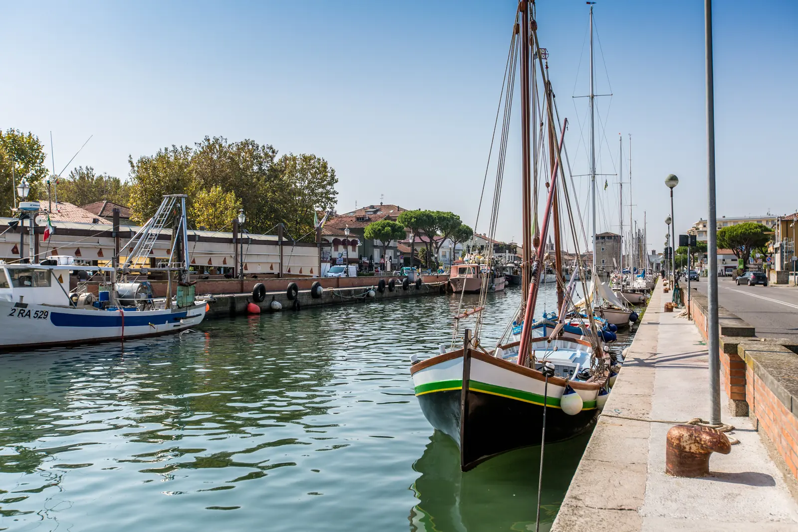 Il porto canale fra Cervia e Milano Marittima, con i pescherecci e una barca a vela storica