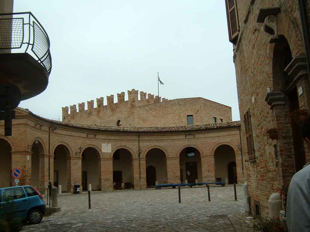 Piazza di Mondaino