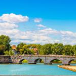 fiume marecchia e ponte di tiberio a Rimini