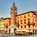 Piazza tre Martiri a Rimini durante il tramonto